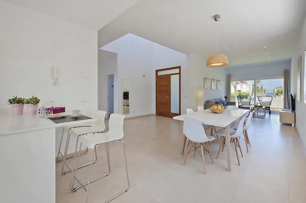 אלקודיה Villa Mar 0*,